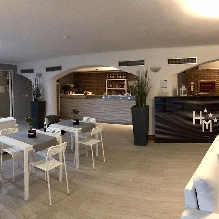 Hotel Mehari Riccione Bagian luar foto