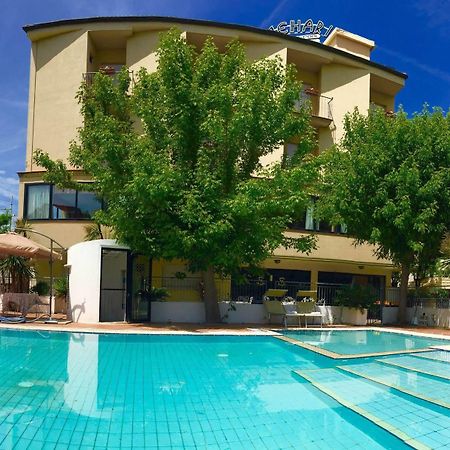 Hotel Mehari Riccione Bagian luar foto