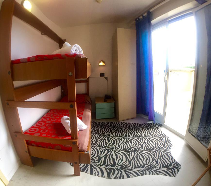 Hotel Mehari Riccione Bagian luar foto