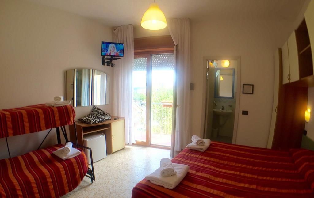 Hotel Mehari Riccione Ruang foto