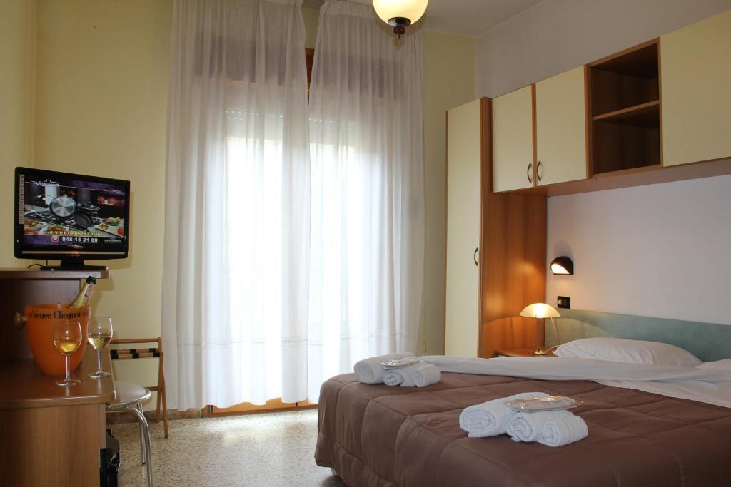 Hotel Mehari Riccione Bagian luar foto