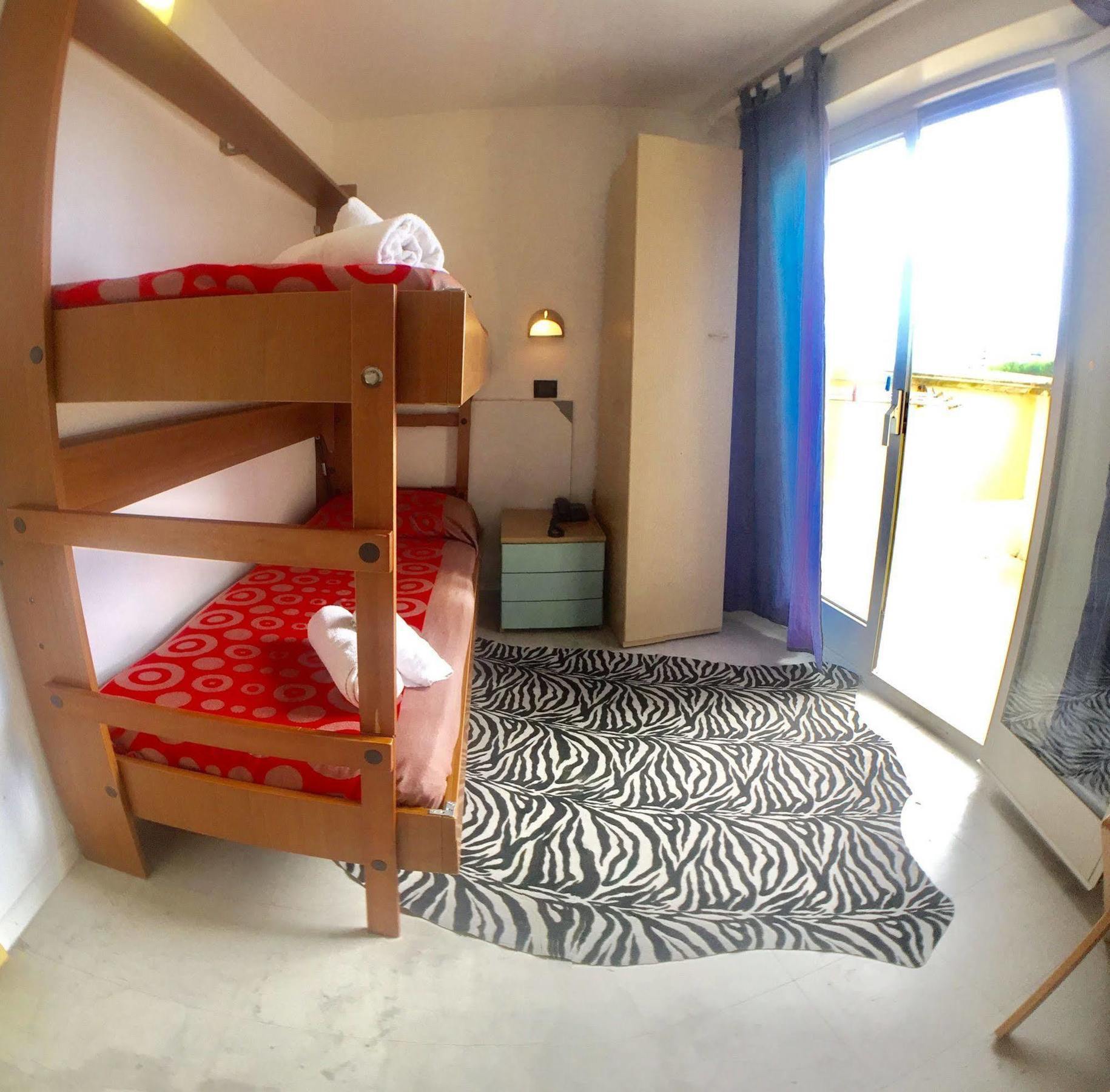 Hotel Mehari Riccione Bagian luar foto