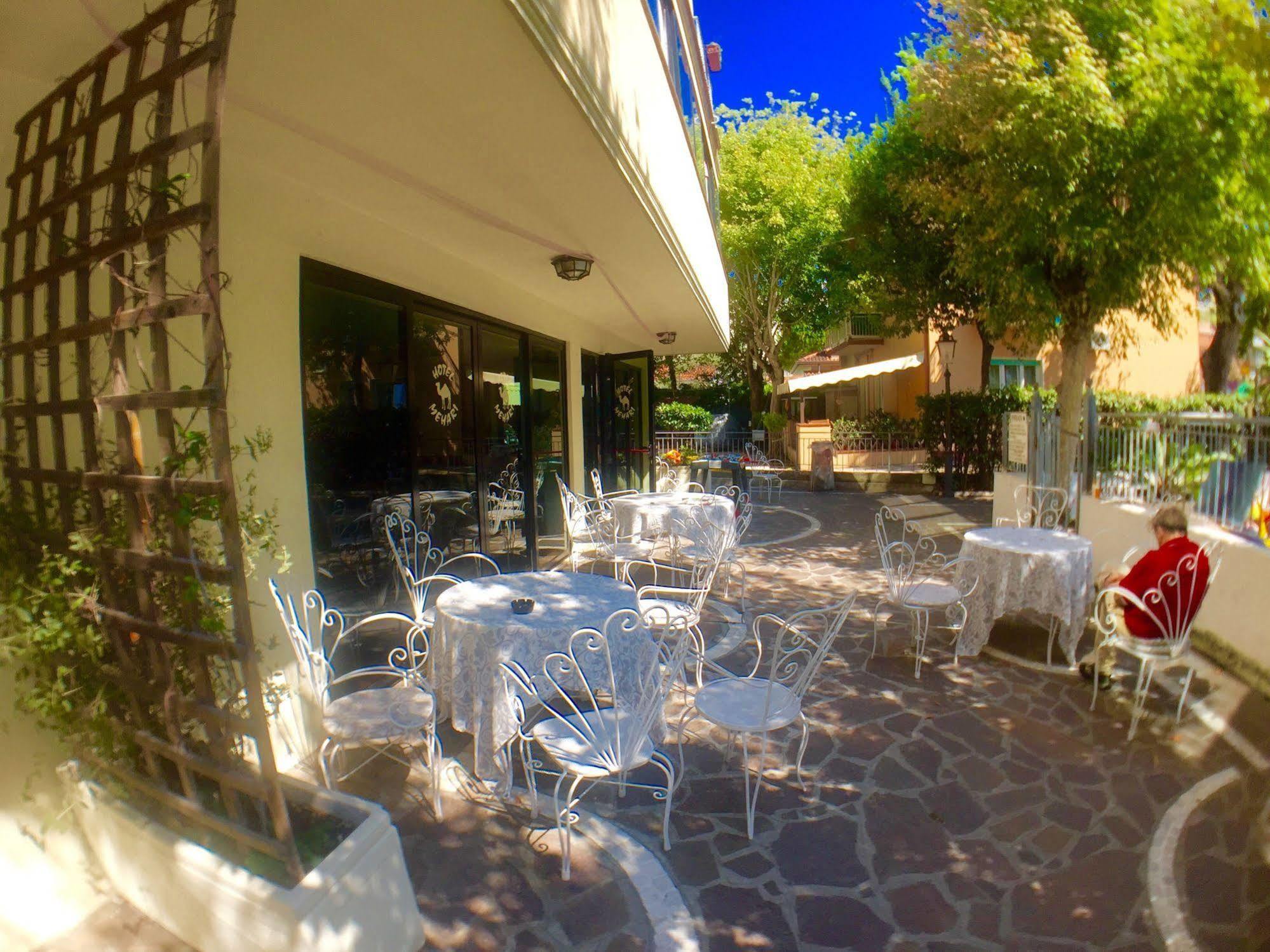 Hotel Mehari Riccione Bagian luar foto
